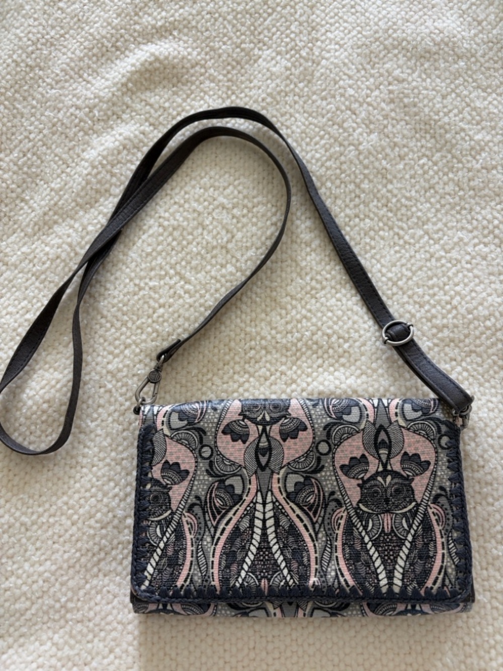 Sakroots Crossbody Shoulder Bag Wallet Phone Clutch Artistic Boho Owl Print